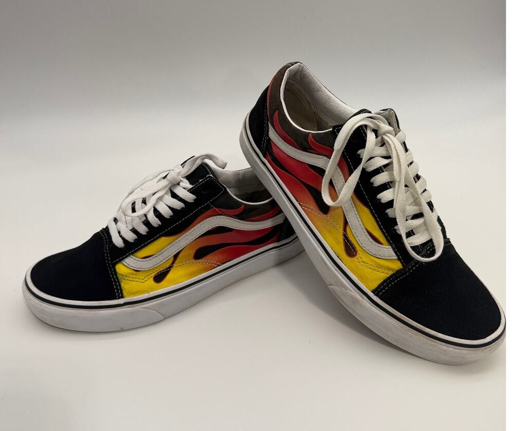 VANS Old Skool Off The Wall Red Yellow Flames Low Top Men's sz 10 Woman's 11.5